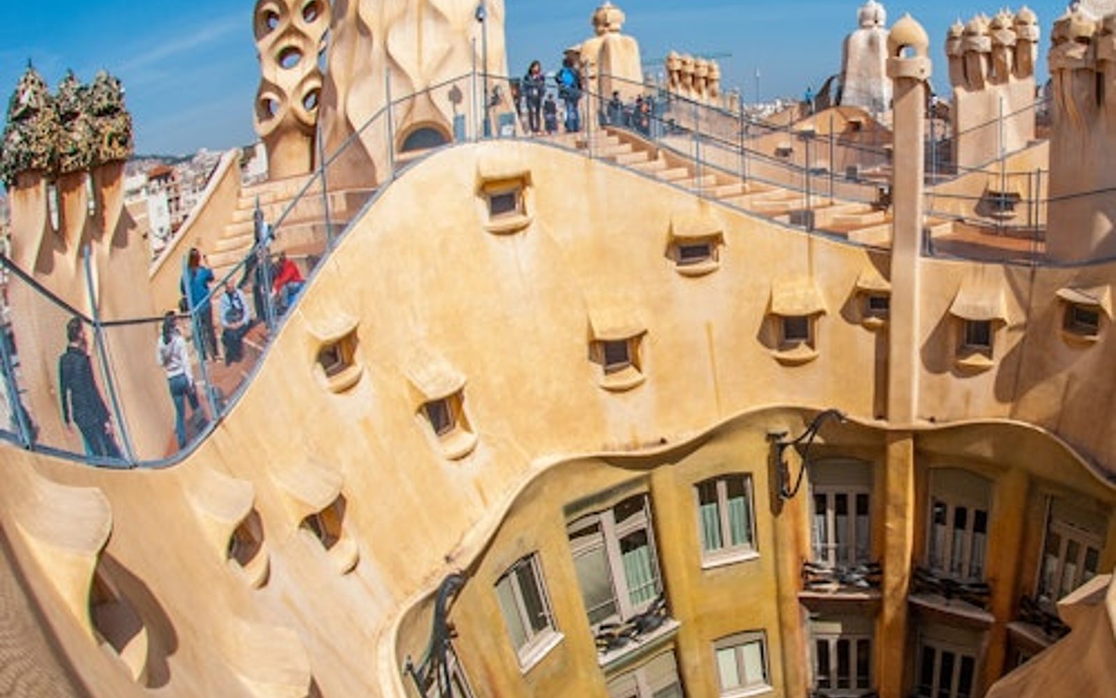 La Pedrera (Casa Mila) + Hop-on Hop-off Bus Barcelona