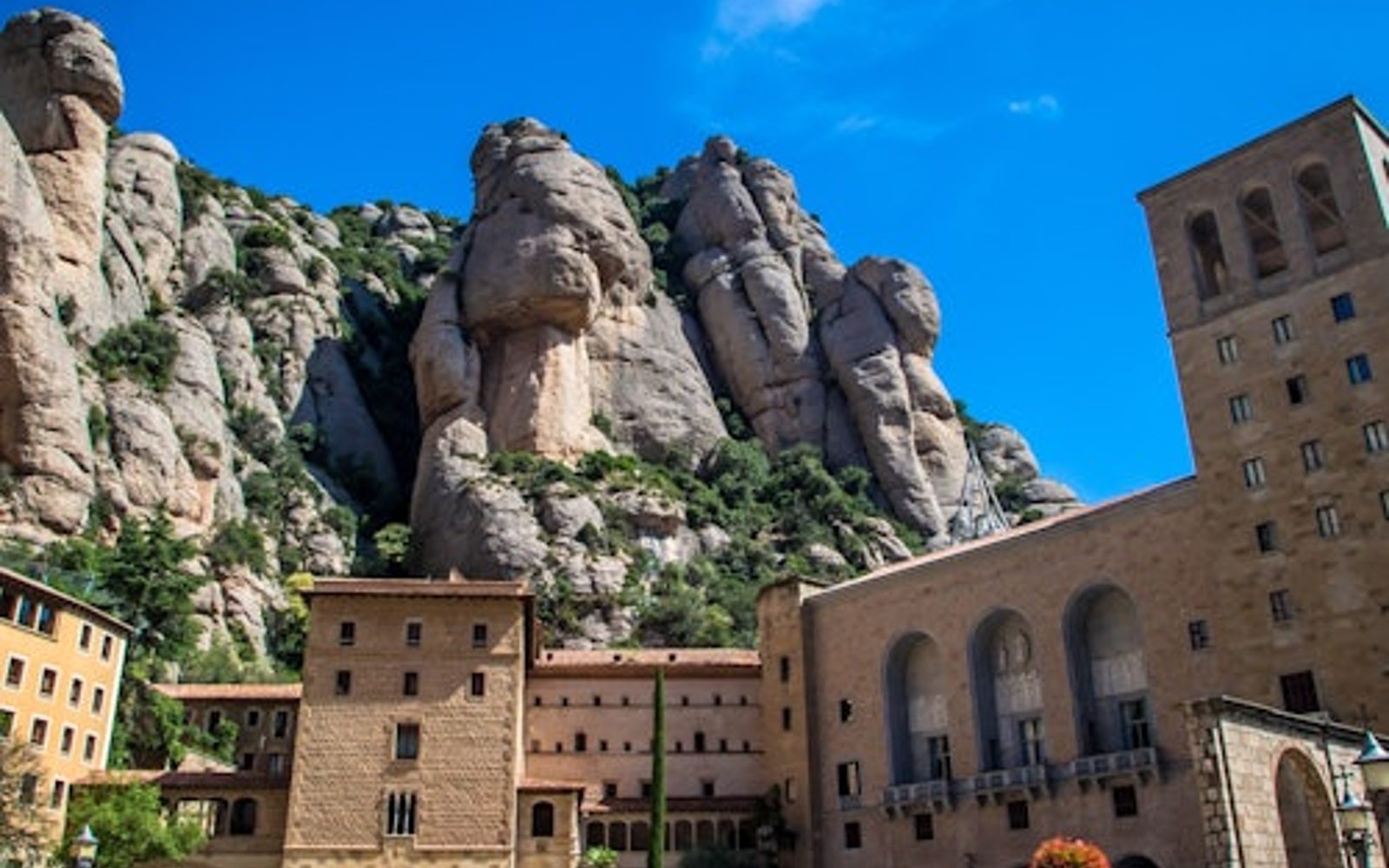 Montserrat: Small Group Tour from Barcelona with Organic Wine Tasting