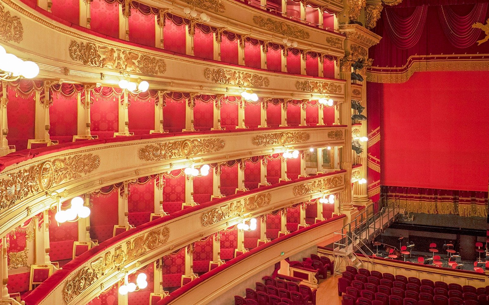 Combo: La Scala Theater + Milan Cathedral Skip-the-Line Guided Tour