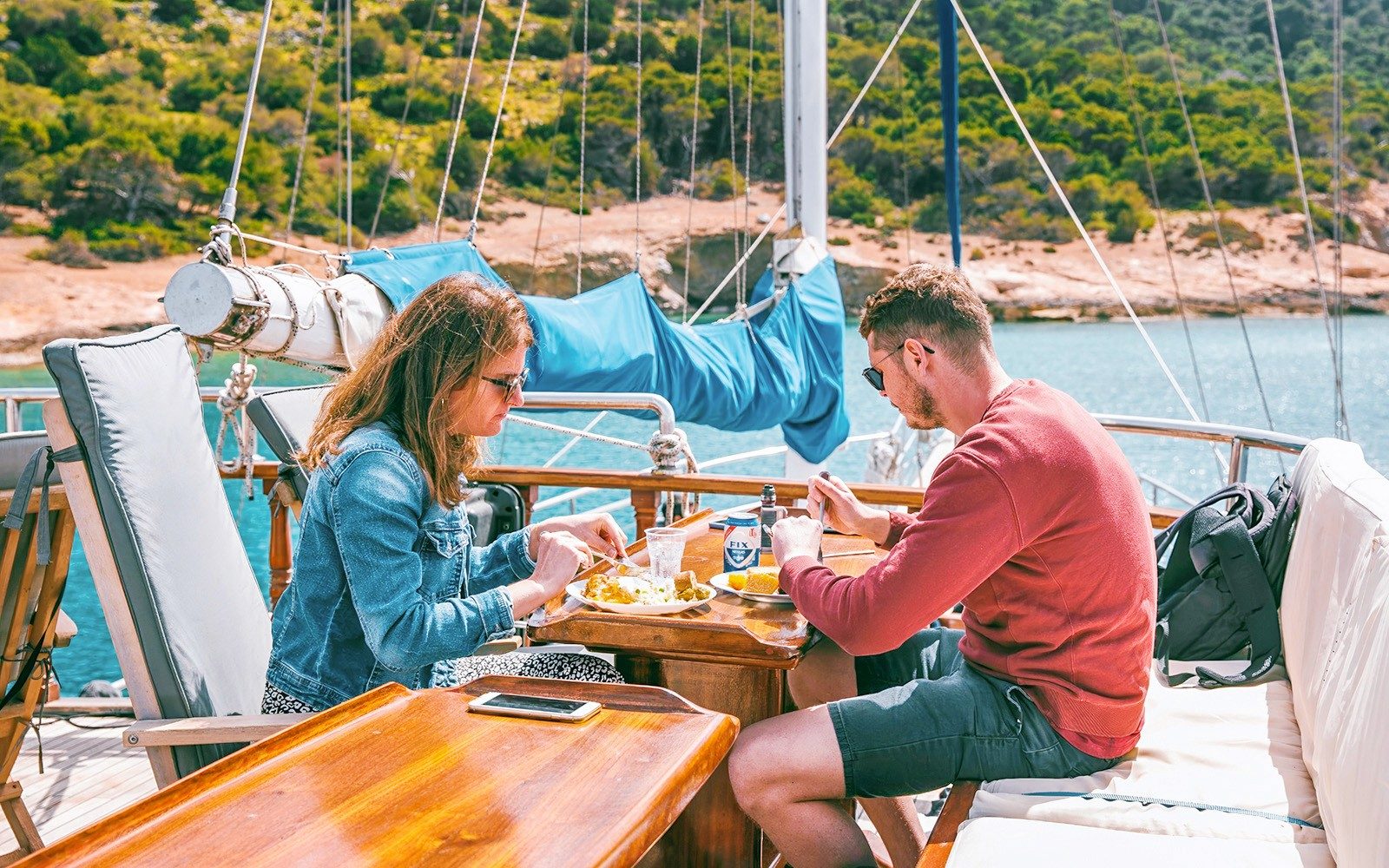 Din Atena: Croazieră de o zi pe insulele Agistri, Moni și Aegina cu mese și băuturi incluse