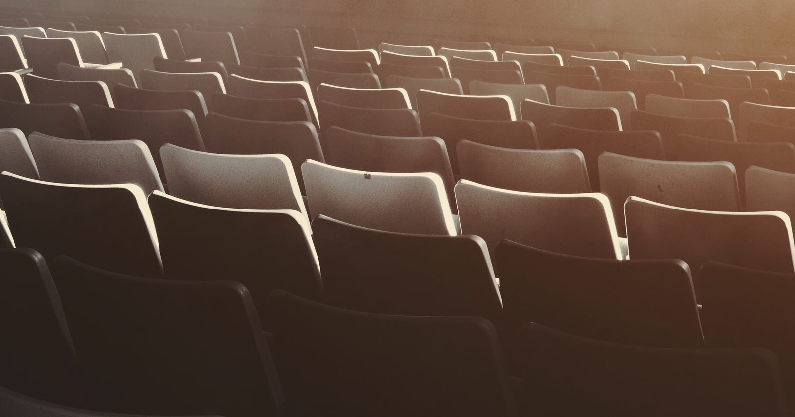 Broadway dla początkujących: Przewodnik dla debiutantów po Teatralnej Dzielnicy Nowego Jorku
