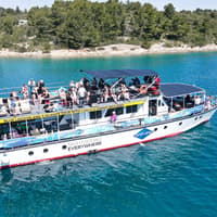 From Split: Blue Lagoon, Shipwreck & Solta Cruise with Lunch — gallery 3