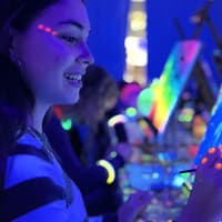 Barcelona: Wine Gogh Glow Academy Paint & Wine Workshop — gallery 3