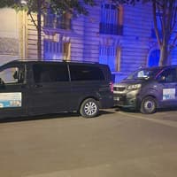 Paris: Private Shuttle Transfer from CDG Airport to Hotel
