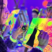 Barcelona: Wine Gogh Glow Academy Paint & Wine Workshop — gallery 2