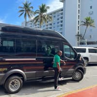 Miami: South Beach Walking Tour with Skyline Cruise