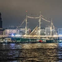 1.5-Hour Grand Harbor Evening Lights Cruise — gallery 4