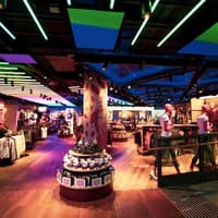 London: Frameless Art Experience, Bar Bus Tour & Hard Rock Cafe Dinner — gallery 1