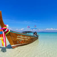 Phi Phi Islands: Boat Tour + Roundtrip Transfer from Khao Lak