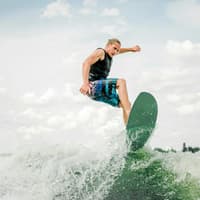 Dubai Marina Wakeboarding, Wakesurfing & E-Foil Experience