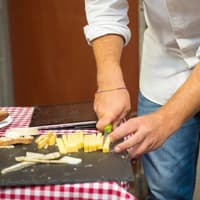 Paris: Marché d'Aligre Guided Walking Food Tour