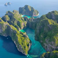 Phi Phi Islands: Boat Tour + Roundtrip Transfer from Khao Lak