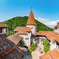 Da Bucarest: Tour guidato di un'intera giornata al Castello di Bran, Castello di Peleș e Brașov, University of Bucharest, Bucarest