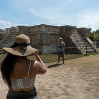 Chichén Itzá: Entry Ticket + Walking Tour