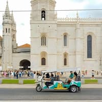 Lisbon: Private Tuk-Tuk Tour with Local Guide