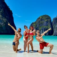 Phi Phi Islands: Boat Tour + Roundtrip Transfer from Khao Lak