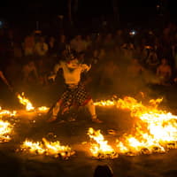 Din Bali: Tur la Apus la Templul Uluwatu cu Spectacol de Dans Kecak & Foc, Bali