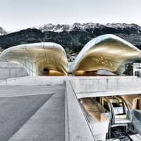 سفر رفت و برگشت با قطار کابلی: اینسبروک به هونگربرگبان, Innsbruck