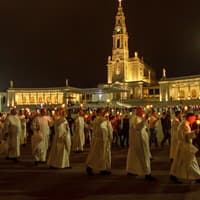 From Lisbon: Fatima Night Pilgrimage Tour with Candlelight Procession — gallery 4