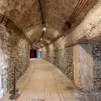 تور راهنمای بدون صف در آمفی‌تئاتر ورونا, Arena di Verona, P.za Bra, 1,, Verona