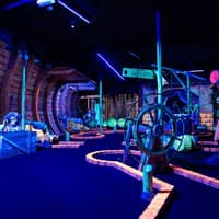 Aloha Amsterdam: Glow in the Dark Minigolf — gallery 2