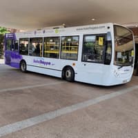 London: Bus Transfer To/From Heathrow Airport and Heathrow Premier Inn Bath Road — gallery 1