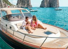 Capri: Guided Yacht Tour + Brunch + Drinks + Blue Grotto Visit