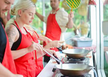 Phuket: Thai Cooking Class with Market Walk + Transfers