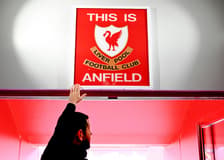 Liverpool: The Anfield Experience Tour with Food and Drinks