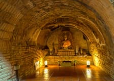 From Chiang Mai: Doi Suthep, Wat Umong, and Wat Pha Lat Sunrise Guided Tour with Hotel Transfers