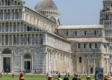 Pisa: Multilingual Audio Guide App Walking Tour with Live Guide