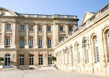 Bordeaux: Palais Rohan Guided Tour in French