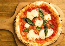 Naples: Pizza Tasting + City Center Walking Tour