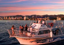 Waikiki: Booze Cruise with Live DJ