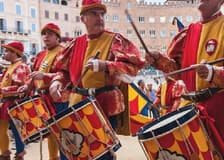 Siena: Guided Walking Tour + Contrada Museum Entry