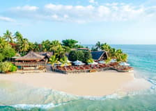 Full-Day Castaway Island Small Group Cruise by High Speed Catamaran including Lunch & Hotel Transfers