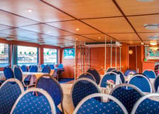 Prague Sightseeing Boat Cruise with Buffet Dinner