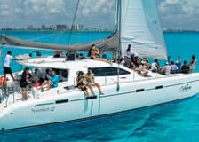 Cancun: Catamaran Tour with Snorkeling, Buffet Lunch & Drinks