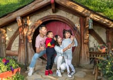 From Auckland: Hobbiton Movie Set & Waitomo Glowworms Caves Signature Guided Tour