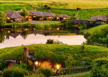 From Auckland: Hobbiton Movie Set, Wai-O-Tapu, & Rotorua Small Group Guided Tour