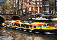 Amsterdam: Canal Cruise with Wine and Cheese