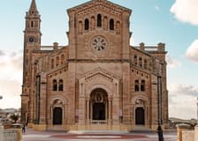 Gozo & Comino: Boat Tour + Roundtrip Transfer