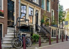 Amsterdam Cultural & Historical Walking Tour in German or English