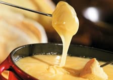 Evening Tour of Zürich with Gourmet Dinner & Cheese Fondue