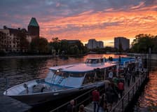 2.5-Hour City Boat Tour – Through the Center of Berlin to The West Harbor