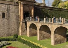 Barcelona Old Town & Montjuïc Tour: Castle Visit and Cable Car Ride