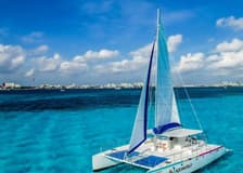Isla Mujeres: Premium Catamaran Tour from Cancún