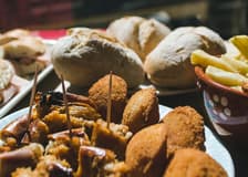 Lisbon: Guided Food & Wine Tour