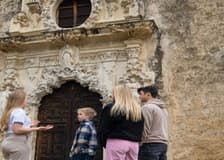 San Antonio: Small Group Walking Tour + River Cruise + Tower of the Americas