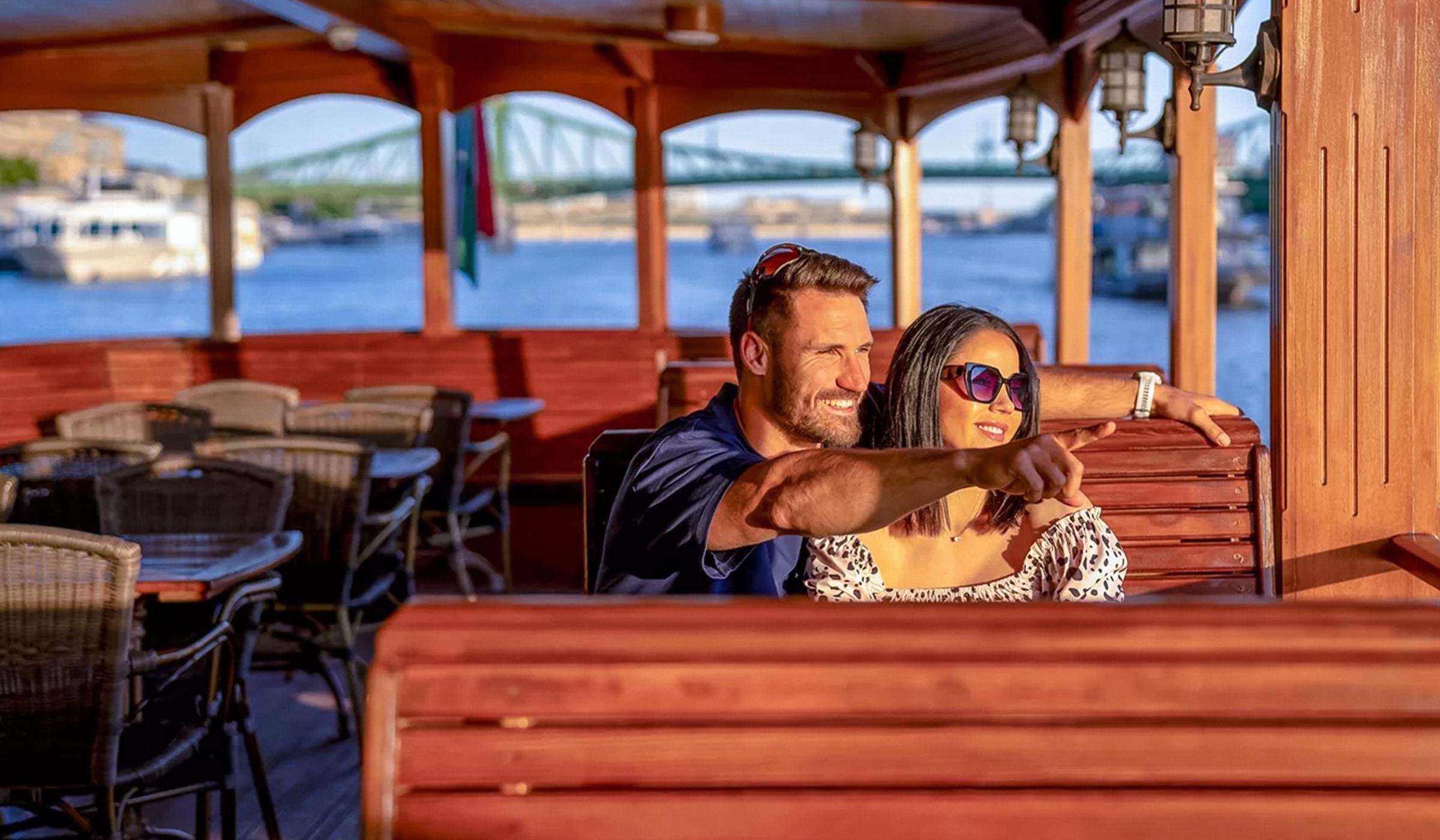 Duna Cruises - Budapest Sightseeing Boat Tours